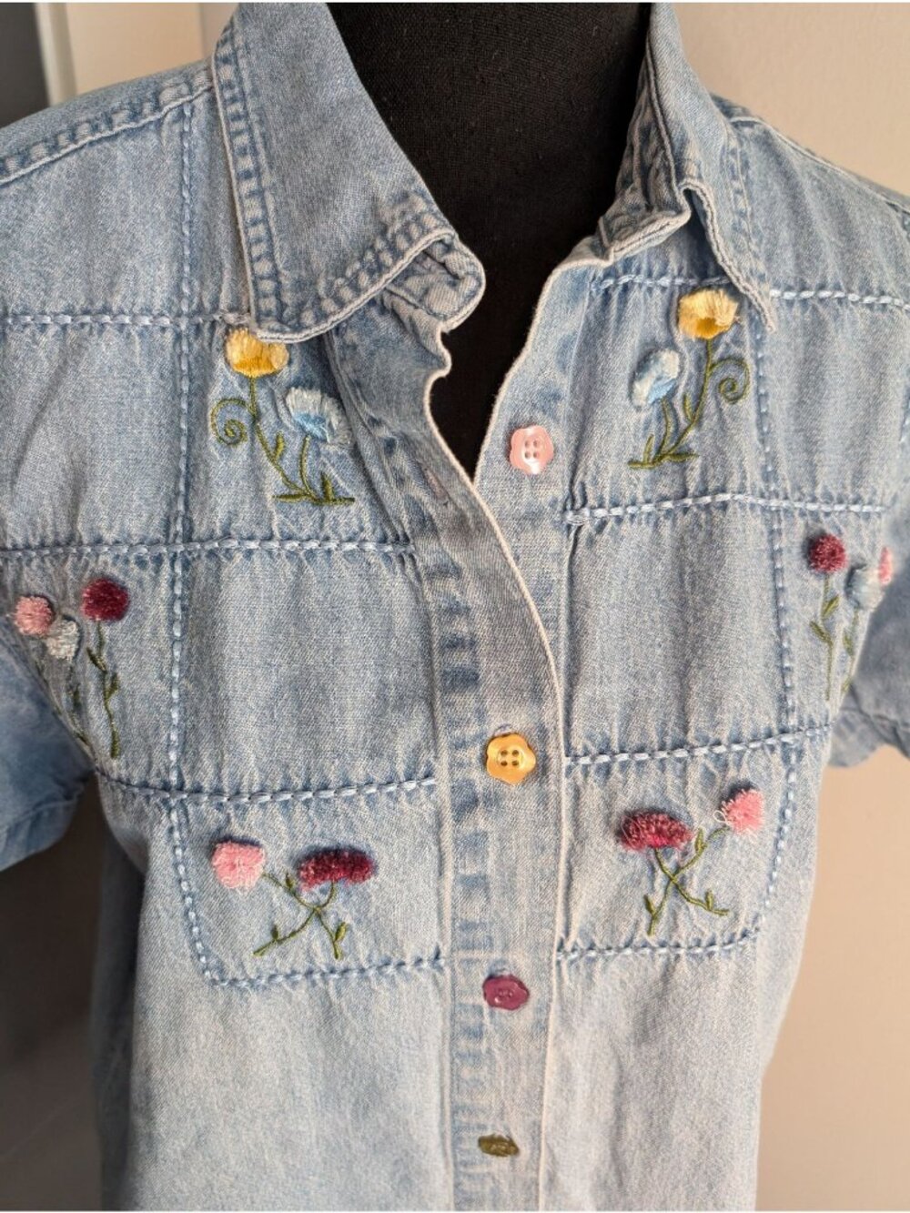 Vintage 90s Lemon Grass Embroidered Floral Button-Up Short Sleeve Denim Shirt PM - Picture 2 of 6